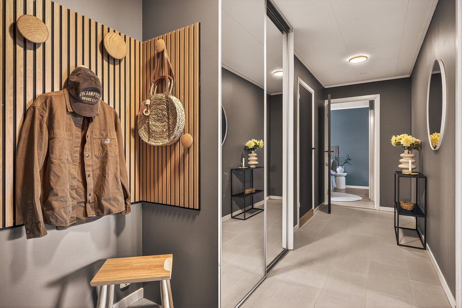 Det er også praktisk garderobeløsning i gangen som gjør det enkelt å holde entréen ryddig til enhver tid. Galleribilde