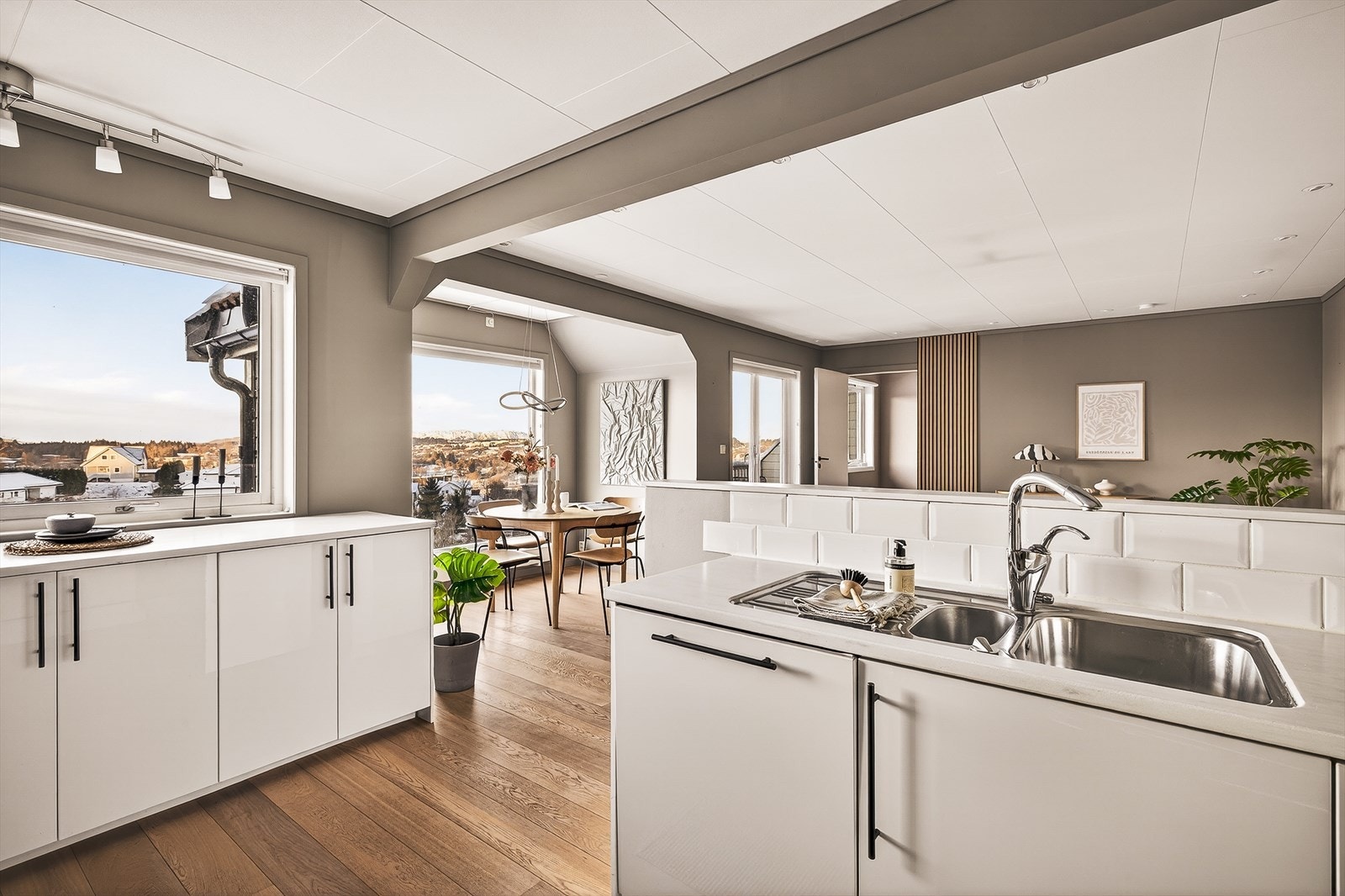 Takket være planløsning og romstørrelse er det enkelt å innrede etter eget ønske og behov. Galleribilde