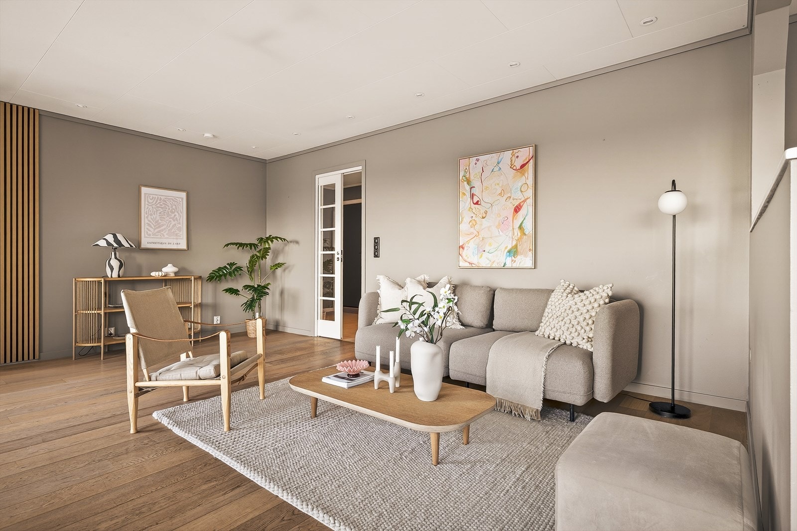 Leiligheten har felles oppvarming av varmtvann og fjernvarme i bygget. Galleribilde