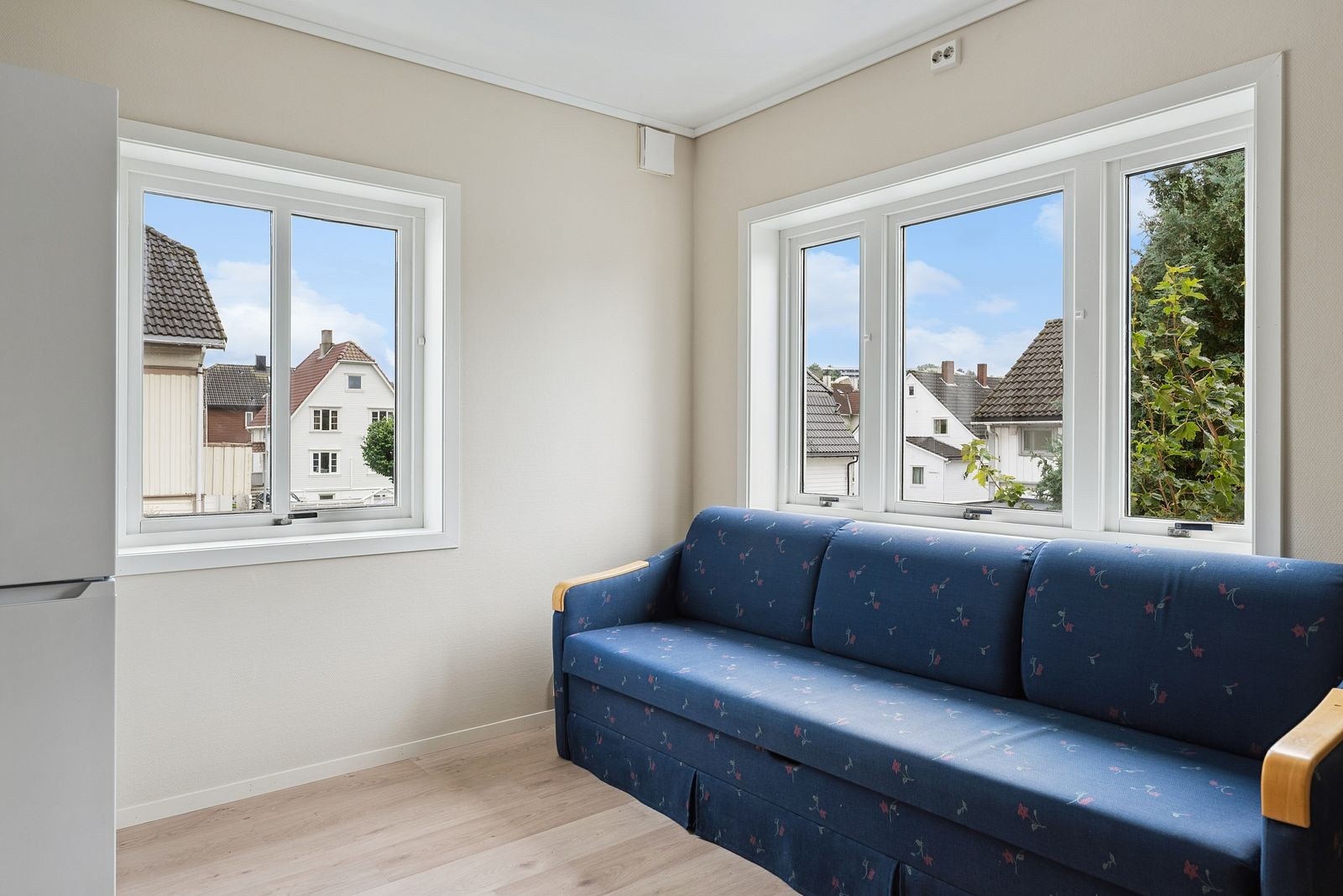 Her går vinduene ut mot bakgården Galleribilde