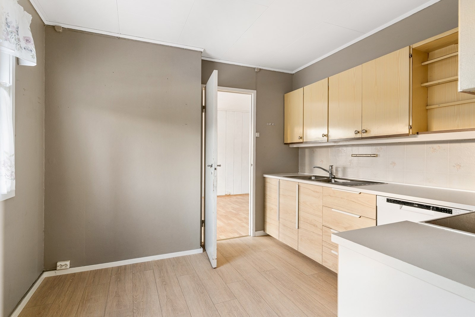 Kjøkkenet har alt du trenger for en effektiv hverdag Galleribilde