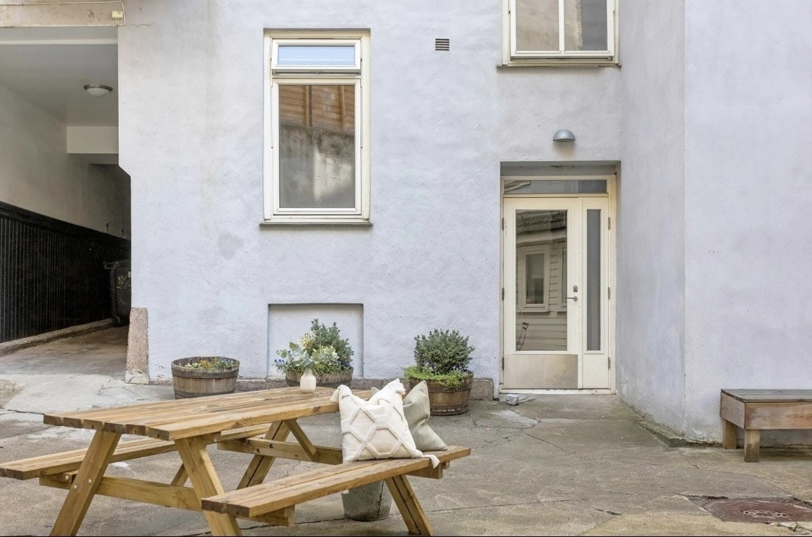 Bakgård Galleribilde