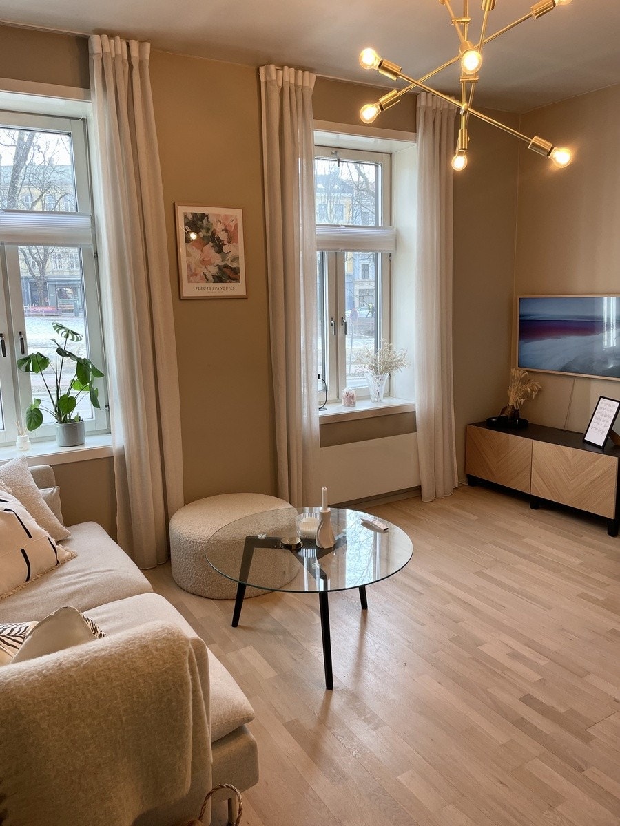 Møblert Galleribilde