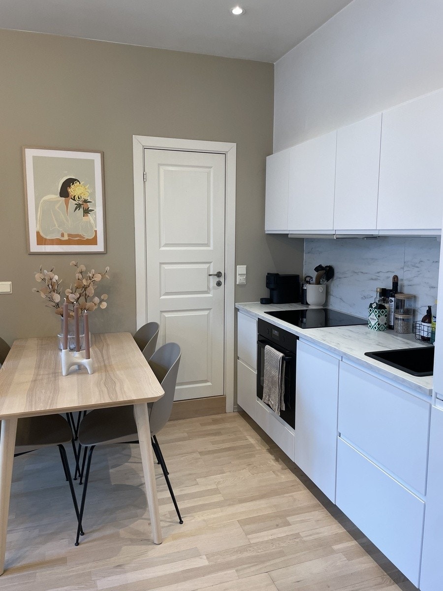 Møblert Galleribilde