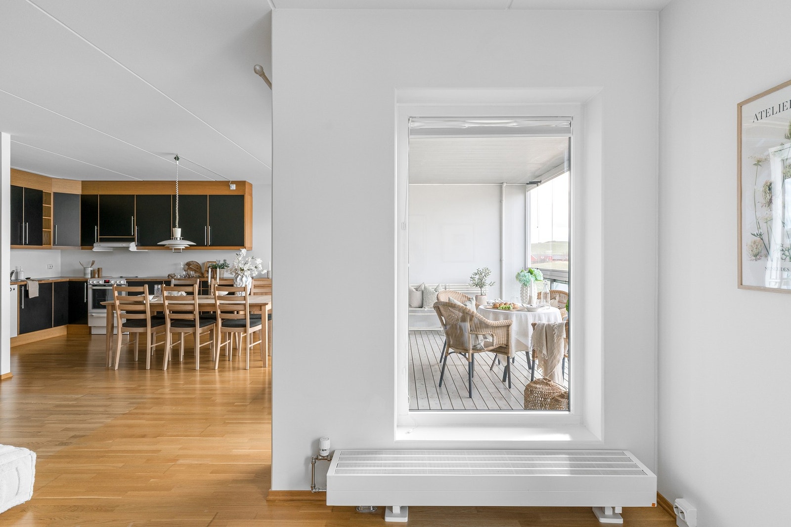 Rommet innbyr til hyggelig stunder sammen med venner og familie. Galleribilde