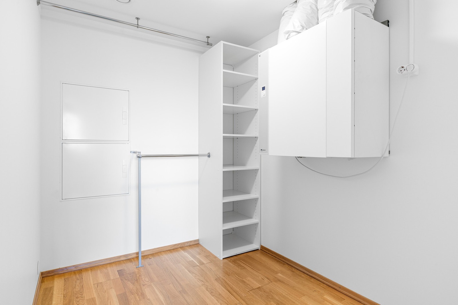 Leiligheten har en praktisk innvendig bod som gir god ekstra lagringsplass, evt. til walk-closet. Galleribilde