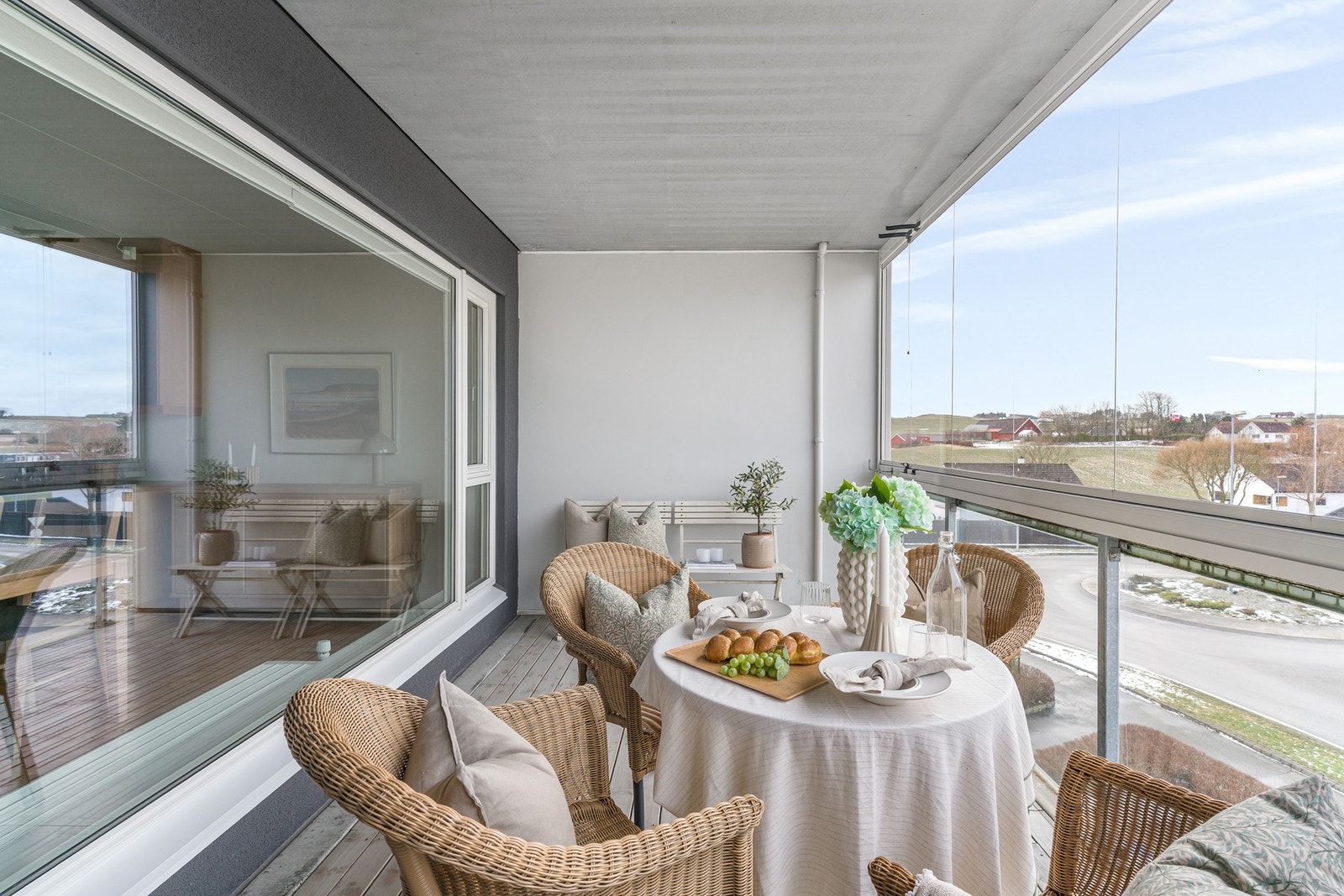Balkongen er en fin romforlengelse av stuen. Galleribilde