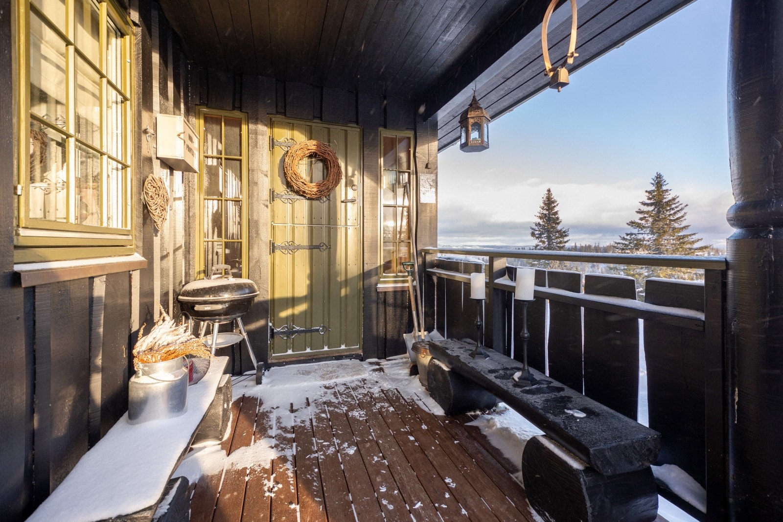 Hyggelig overbygd inngangsparti Galleribilde