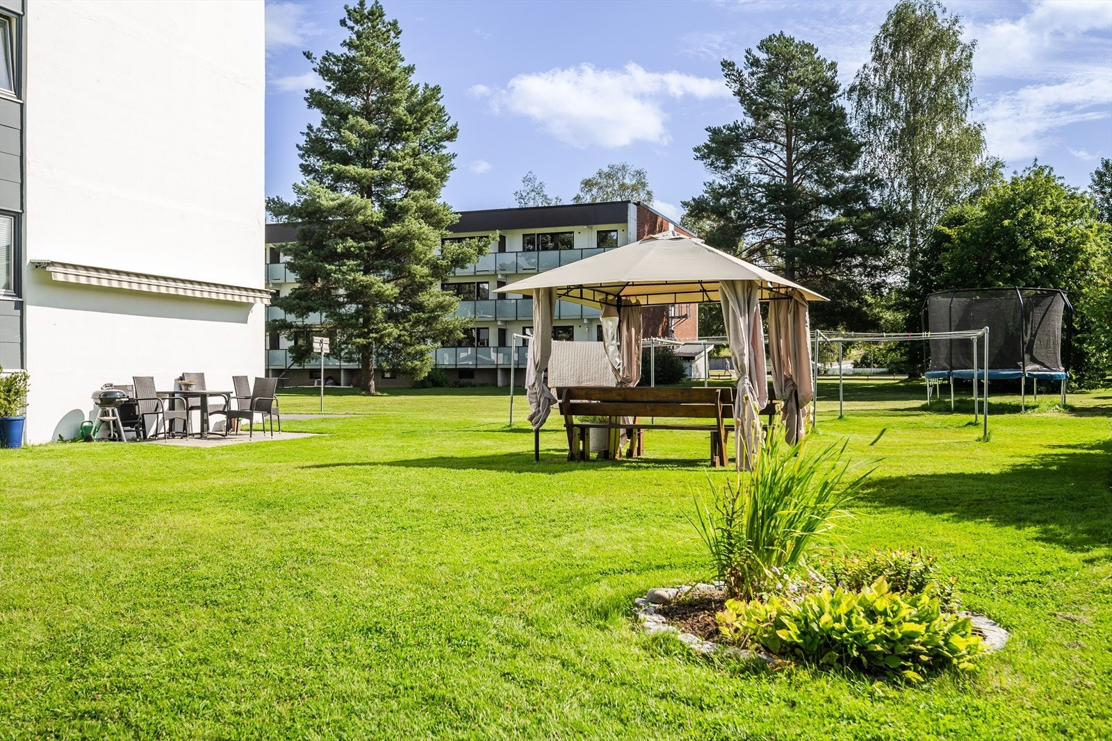 Hyggelige fellesarealer med ulike soner og hyggelig sittegrupper. Galleribilde