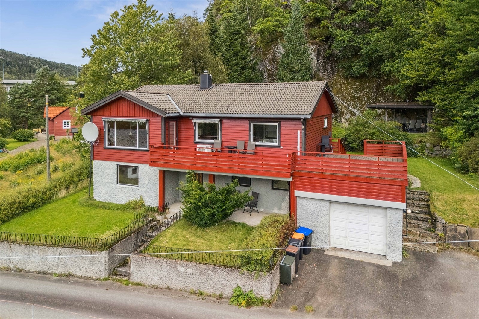 Klassisk 70-tallsbolig med fin beliggenhet på utsiktstomt. Galleribilde