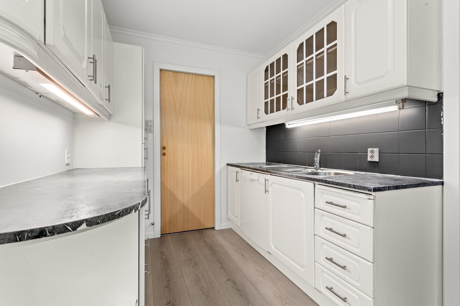 På del av innredningen er det sprutsikring av flis på vegg. Galleribilde