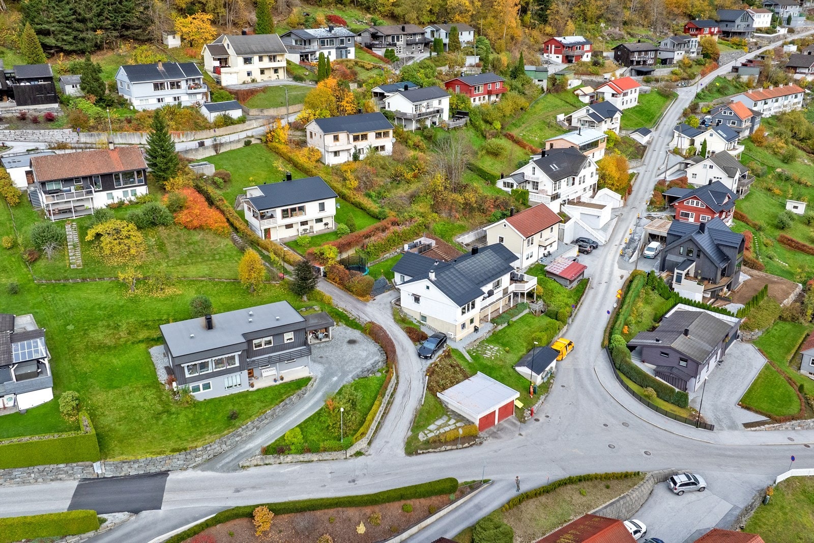 Busetnaden i området er frå 60-70 åra. Galleribilde