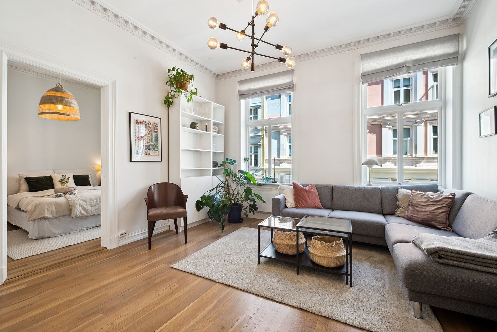 Leiligheten har en stor og romslig stue med god plass til møbler. Galleribilde