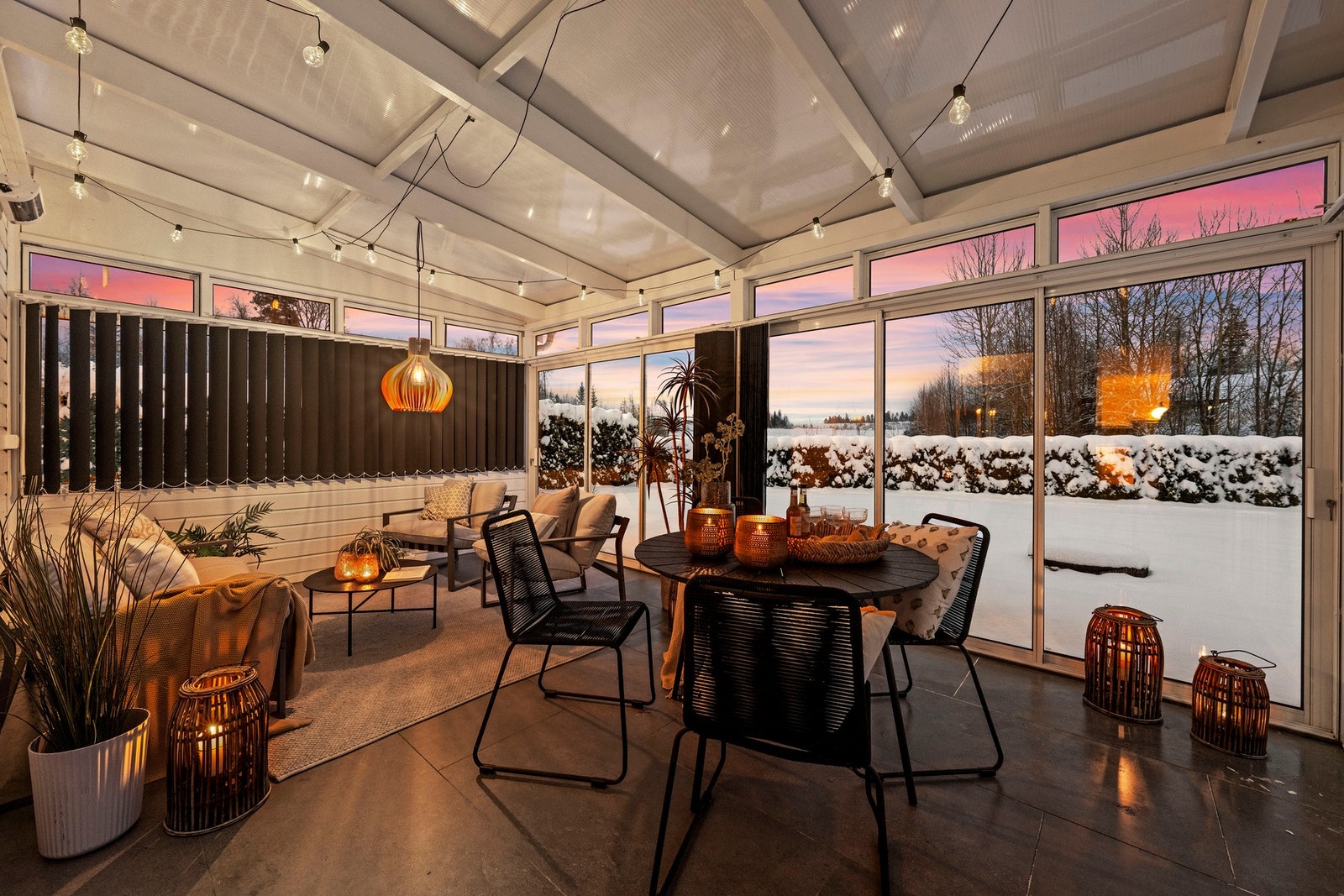 Utestuen brukes i dag fra tidlig vår til sen høst 8-9 mnd i året. Galleribilde