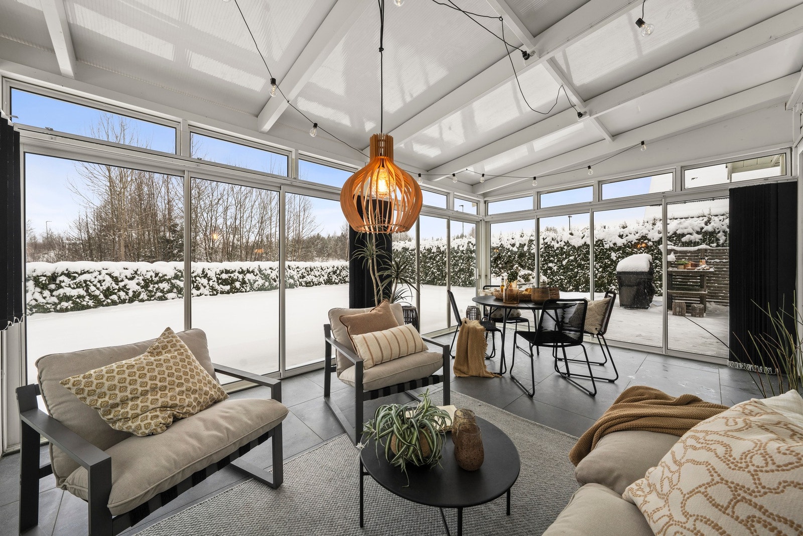 Utestuen blir en forlengelse av boligen og brukes i dag 8-9 mnd i året. Galleribilde