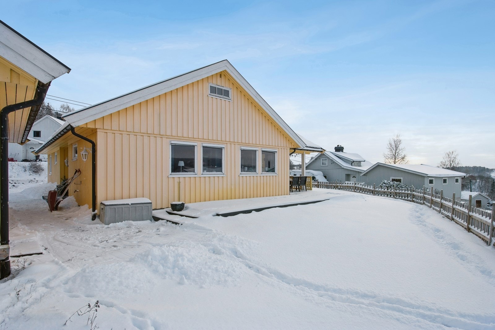 Den sørvestvendte terrassen på 23 m² gir gode solforhold på ettermiddagen. Galleribilde