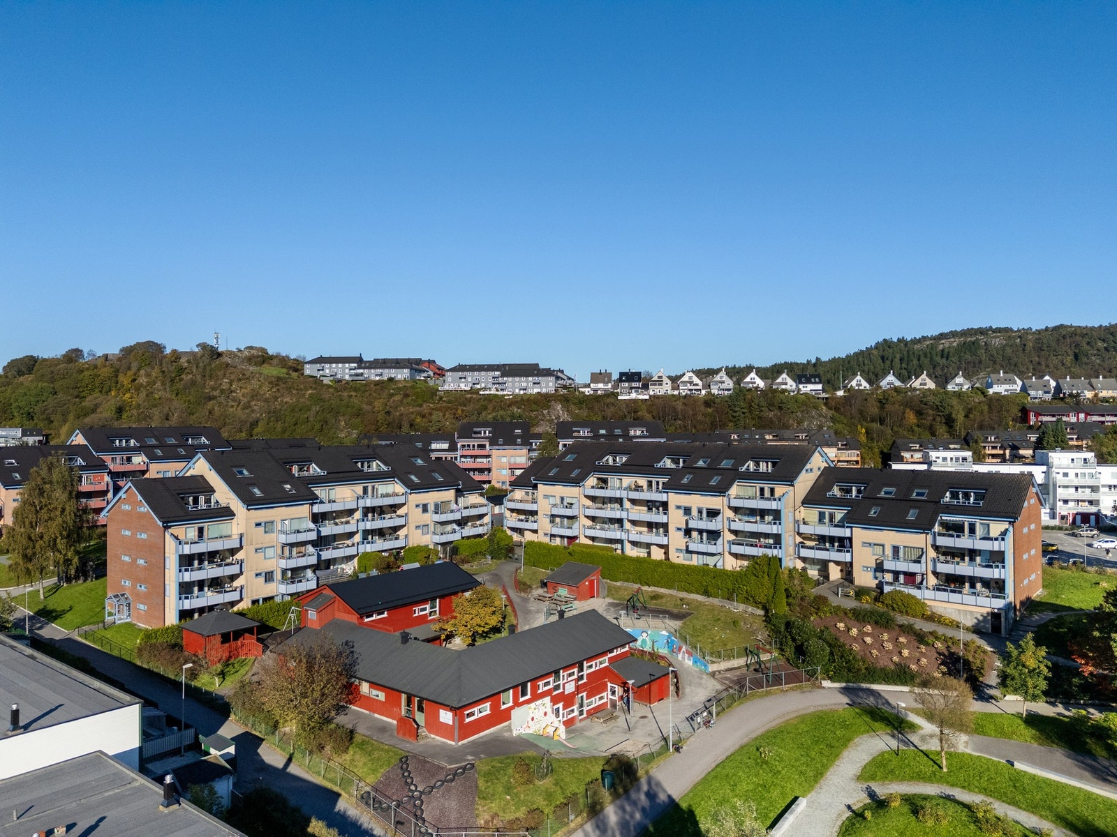 Det er kort avstand til flere barnehager og skoler både i Olsvik og Kjøkkelvik. Galleribilde