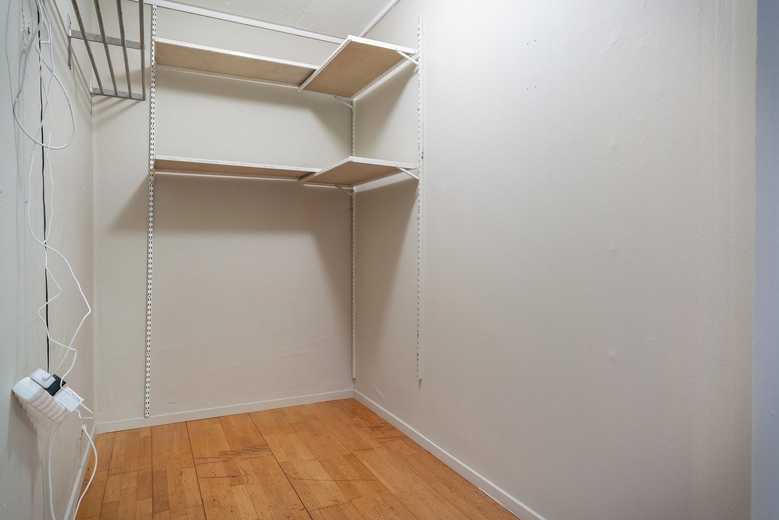 Fra gangen har du tilgang til en praktisk bod på 4,4 m². Galleribilde