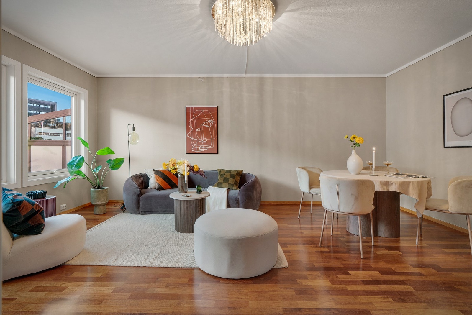 Stuen måler 22,8 m². Galleribilde