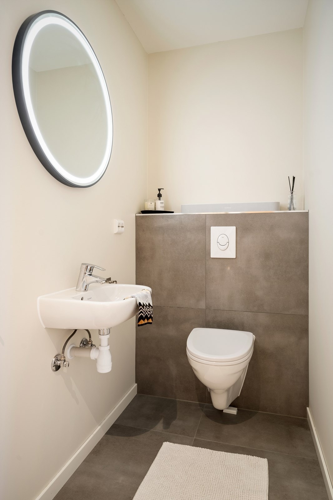 Toalettrommet. Galleribilde