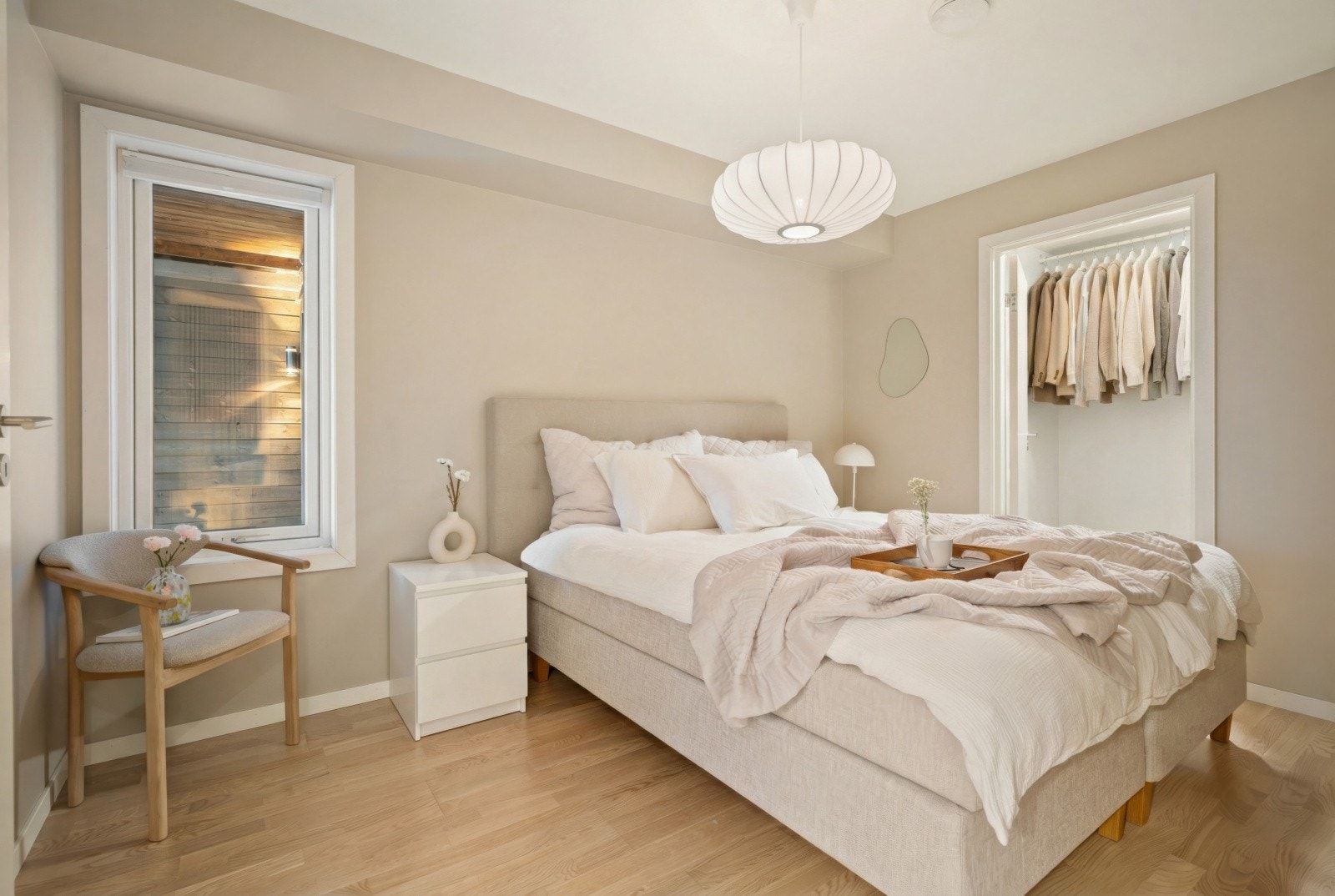 Soverom 2 - med egen garderobe. Galleribilde