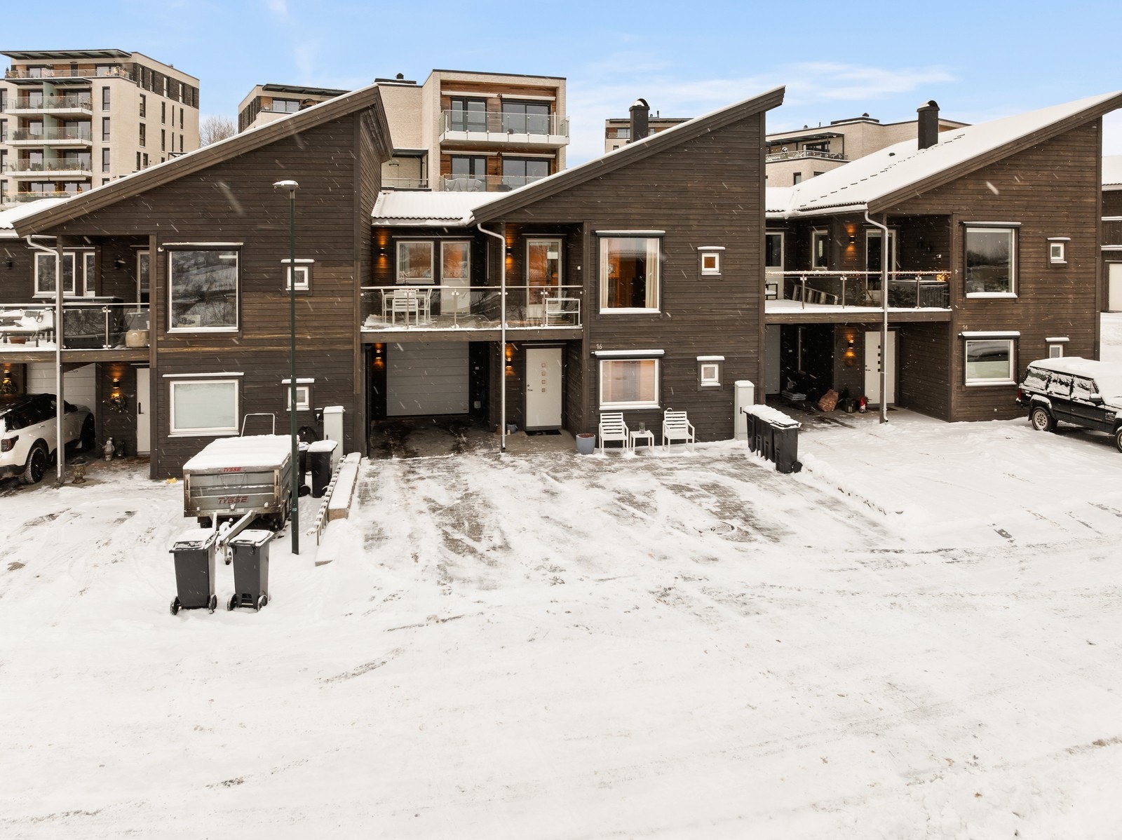 Boligen kan skilte med en særdeles god intern beliggenhet tilbaketrukket innerst i feltet. Galleribilde