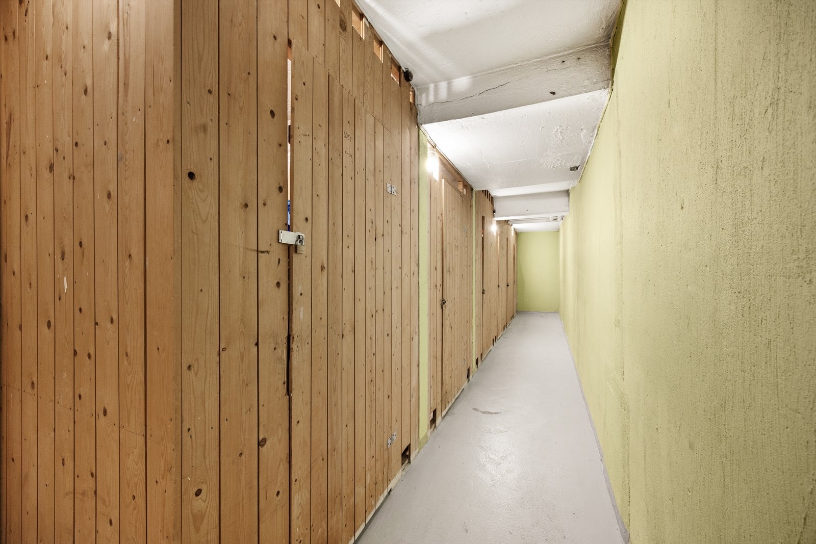 Fellesarealene i kjelleren er ryddige og oversiktlige. Galleribilde