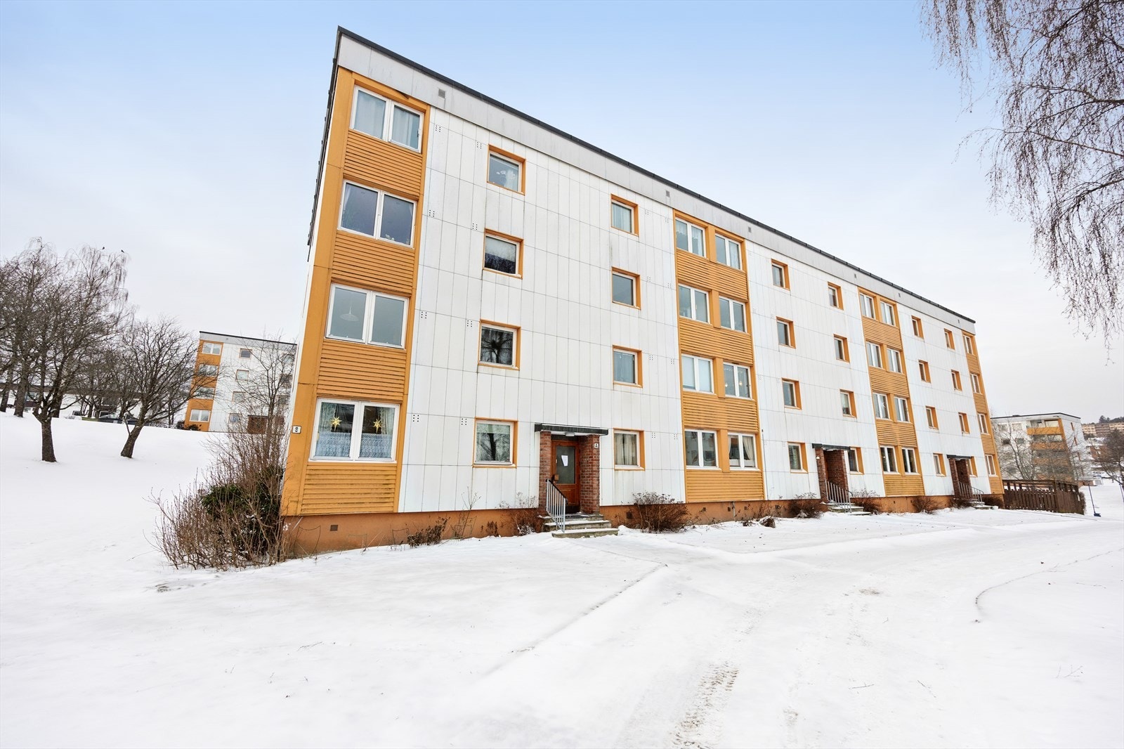 Eiendommen er omgitt av grønne fellesarealer. Galleribilde