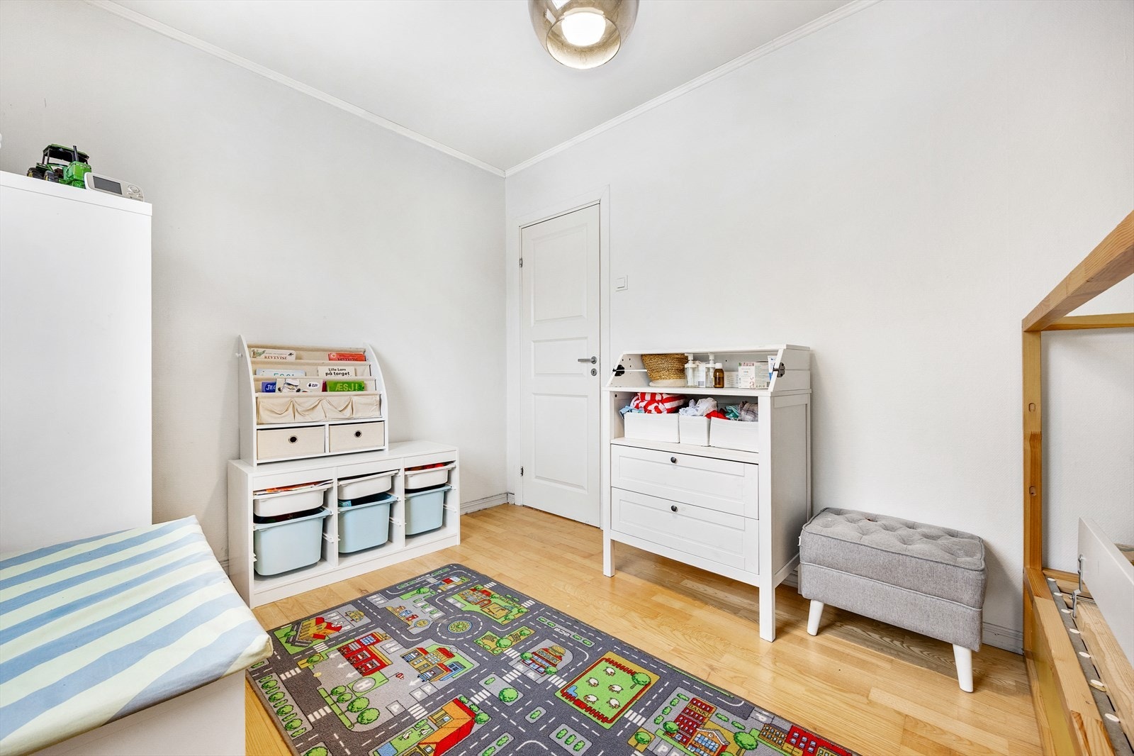 Også dette rommet har plass til seng og nødvendig møblement. Galleribilde