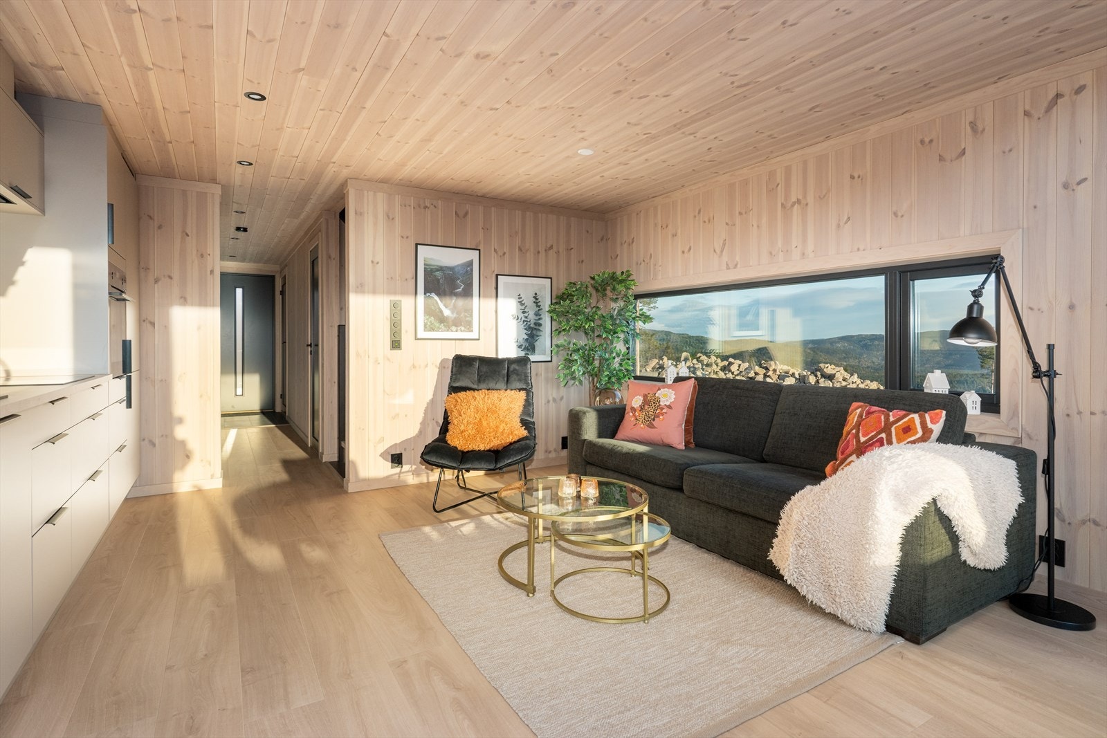 I fritidsboligen er det til sammen fire soverom, hvor et soverom ligger i 1. etasje og tre i 2. etasje. Galleribilde