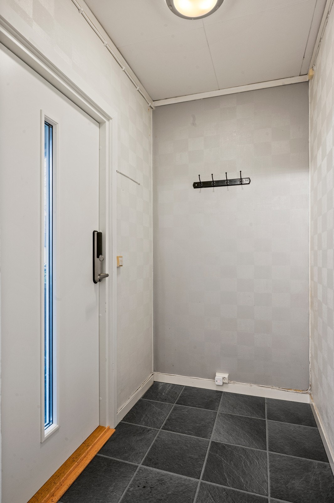 Entréen er praktisk med plass til oppheng av yttertøy. Galleribilde