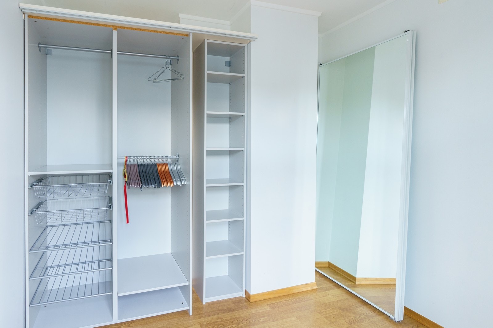 Garderobe på soverom. Galleribilde