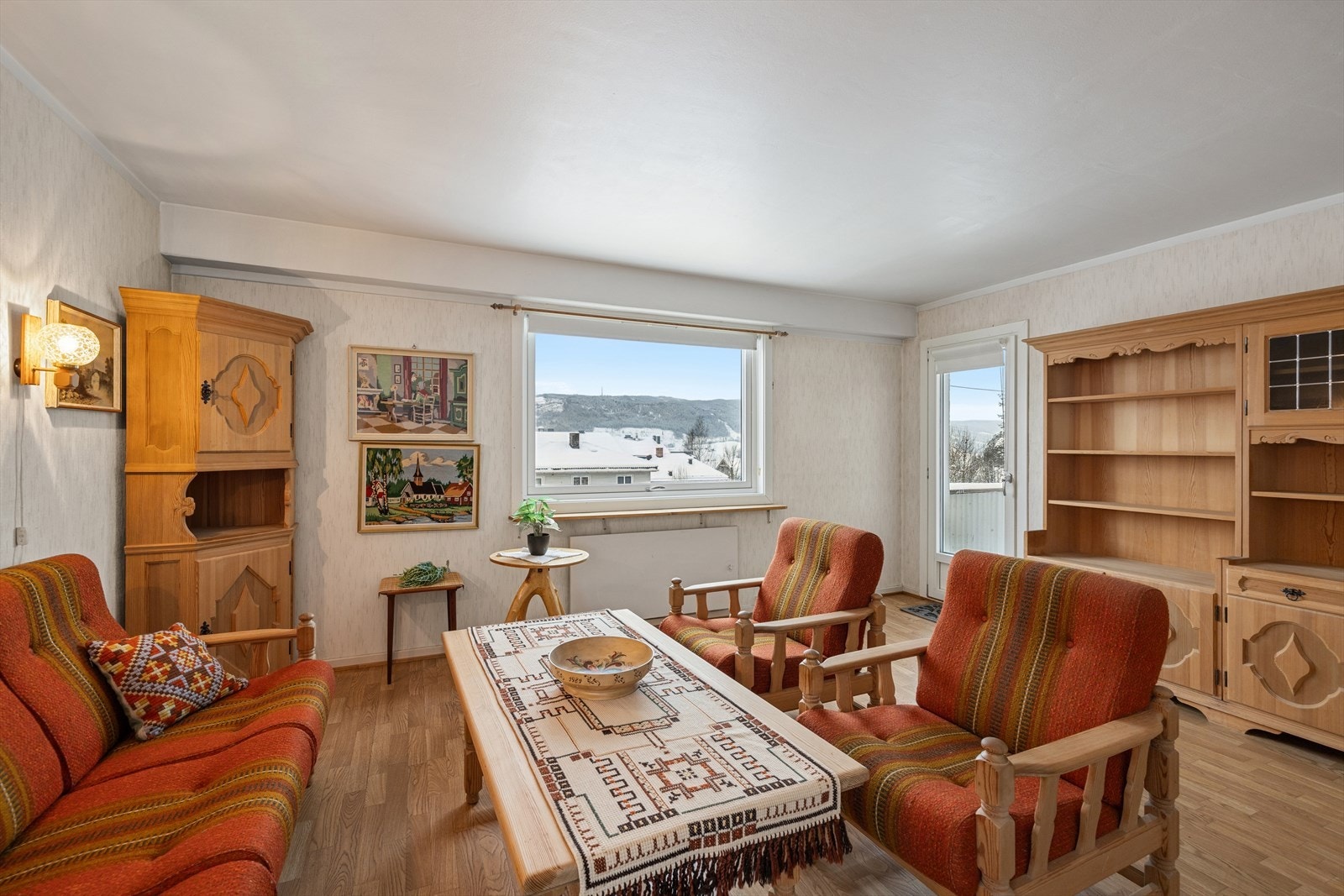 Stue med god plass til å skape din egen koselige atmosfære. Galleribilde