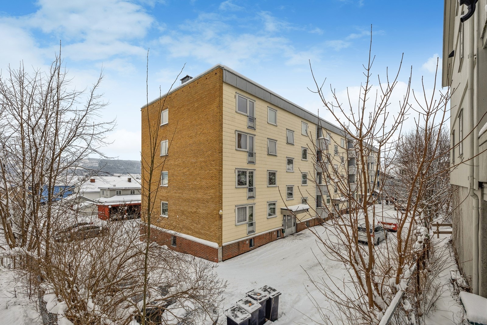 Her får du en sentralt beliggende leilighet i Lillehammer like sør for vakre Søndre Park. Her er det lettvint og fint å bo! Galleribilde