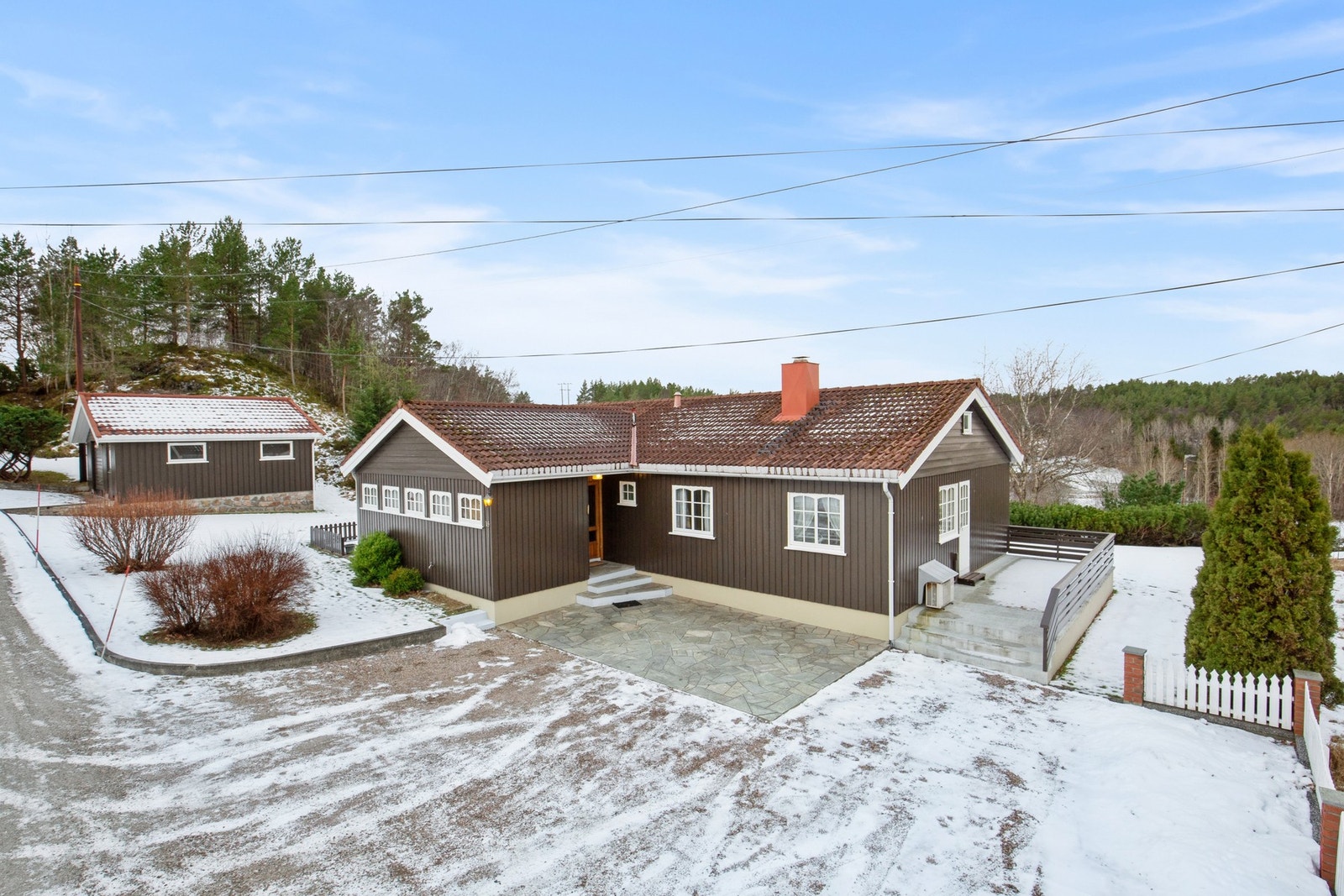 EiendomsMegler1 v/Karen Heggset Monge har gleden av å presentere Årsteinveien 16 Galleribilde