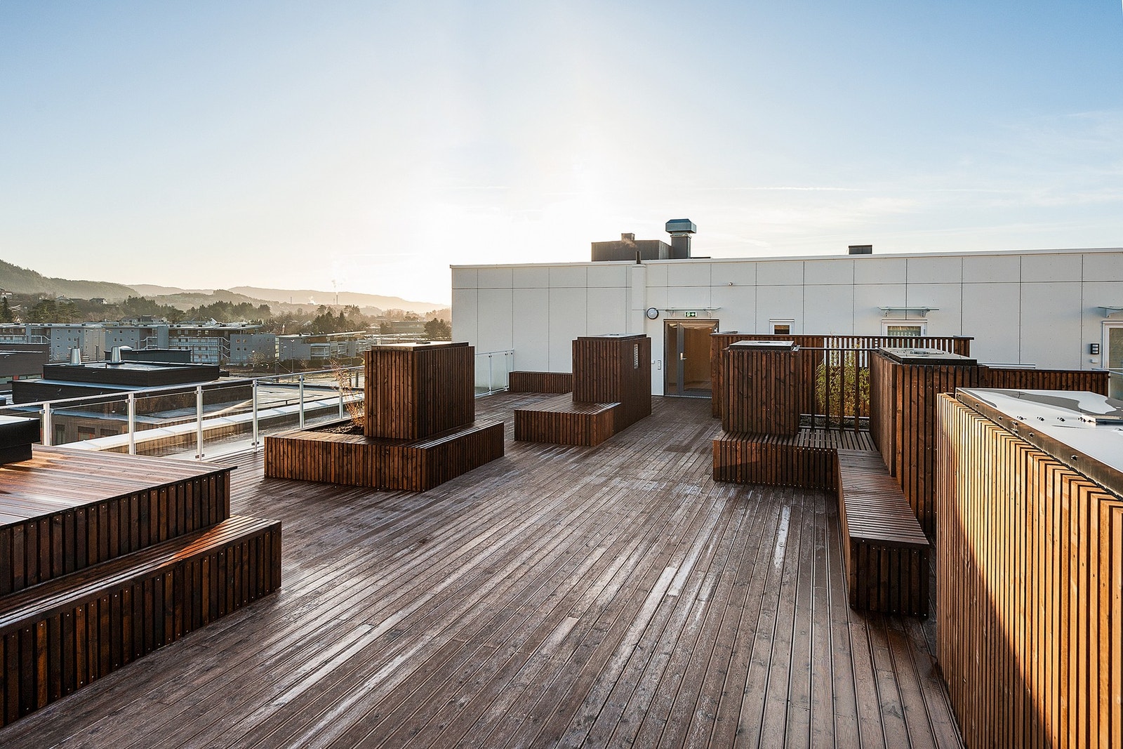 Stor felles takterrasse med panoramautsikt. Galleribilde