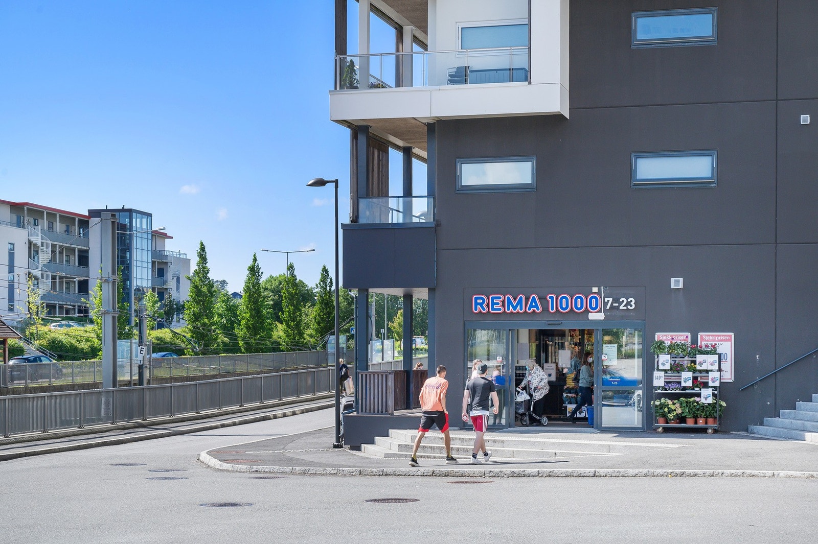 En har også Bunnpris og Kiwi innenfor umiddelbar nærhet. Galleribilde