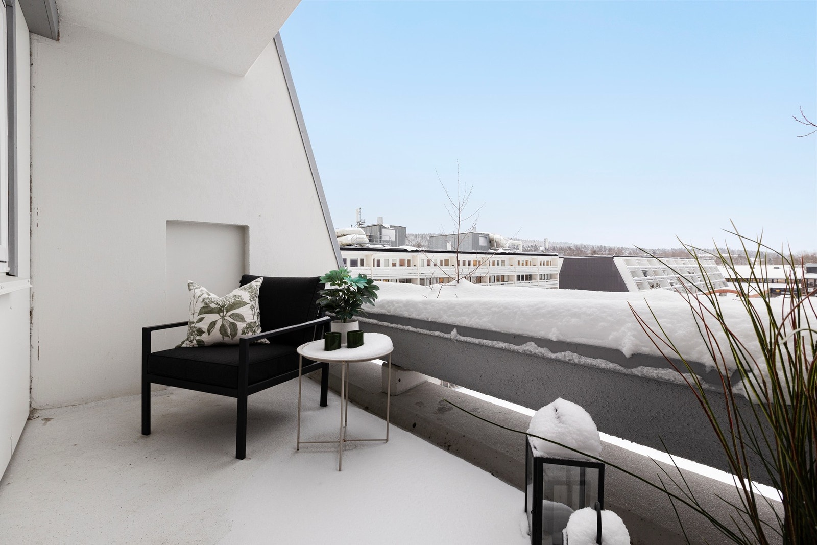 Rikelig med plass til utemøbler - et perfekt sted for late sommerdager! Galleribilde