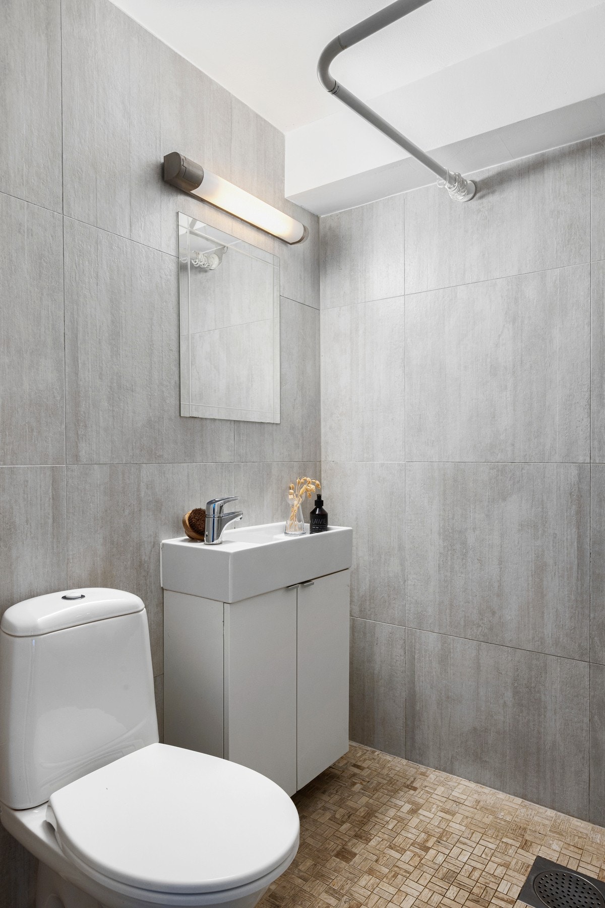 Pent flislagt baderom. Galleribilde