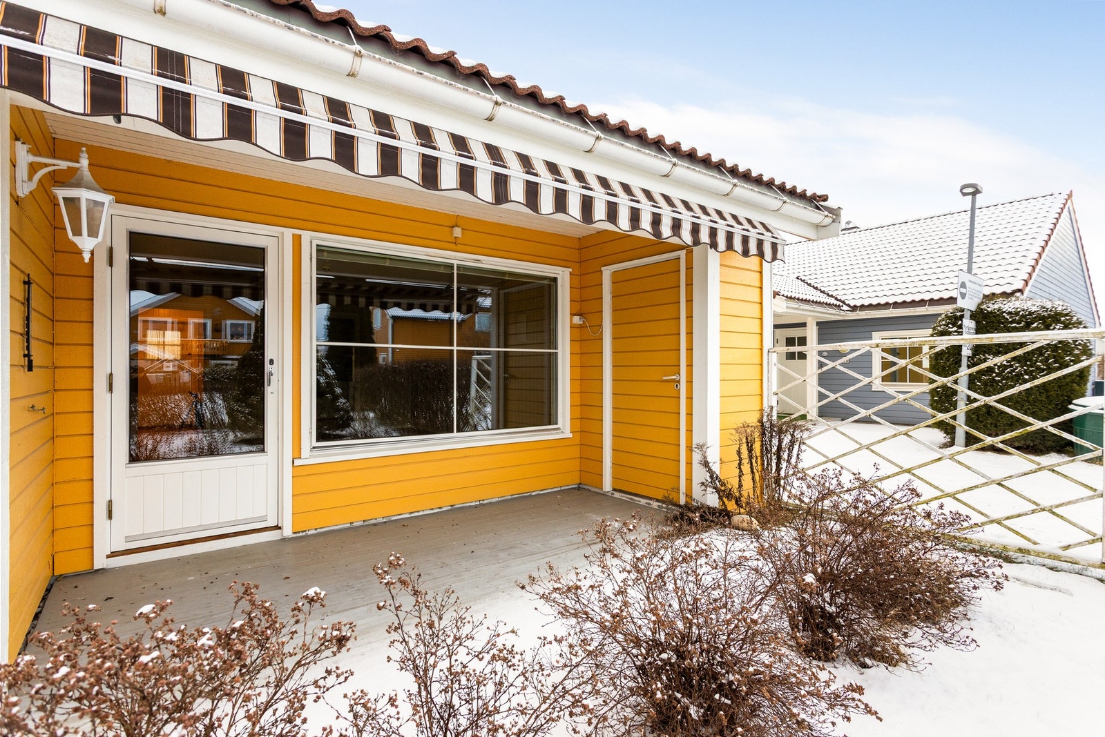 Boligen er en lettstelt og fin rekkehusleilighet med alt på en flate. Bare personer som er fylt 60 år eller som er uføretrygdet kan være andelseiere. Galleribilde