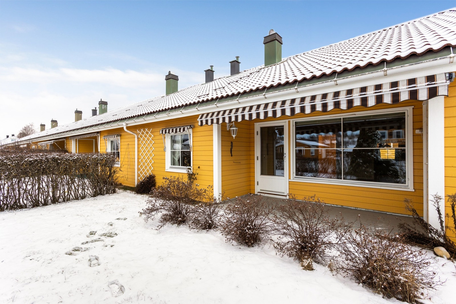 PrivatMegleren/v Carine Paasche Sivertsen har gleden av å presentere, Solbergtun 76. Hyggelig og lettstelt enderekkehus med tilhørende hyggelig hage. Galleribilde