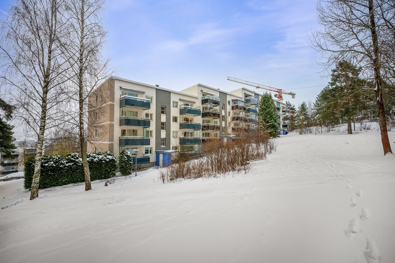 Fra eiendommen er det kort gangavstand til servicetilbud, kollektivtransport og flotte turområder ved Brannfjell. Velkommen til visning! Galleribilde
