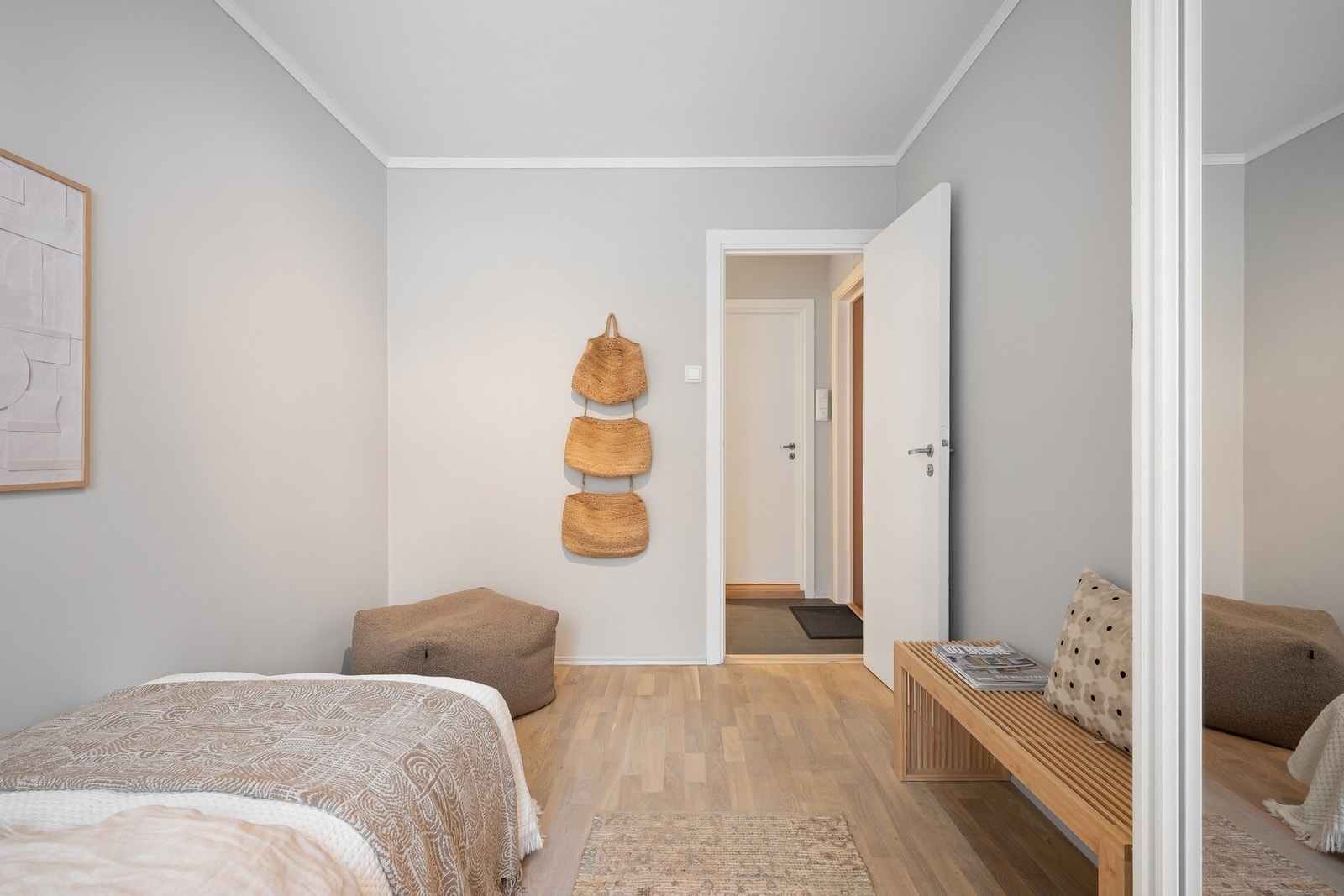 Soverom 2 med skyvedørsgarderobe Galleribilde