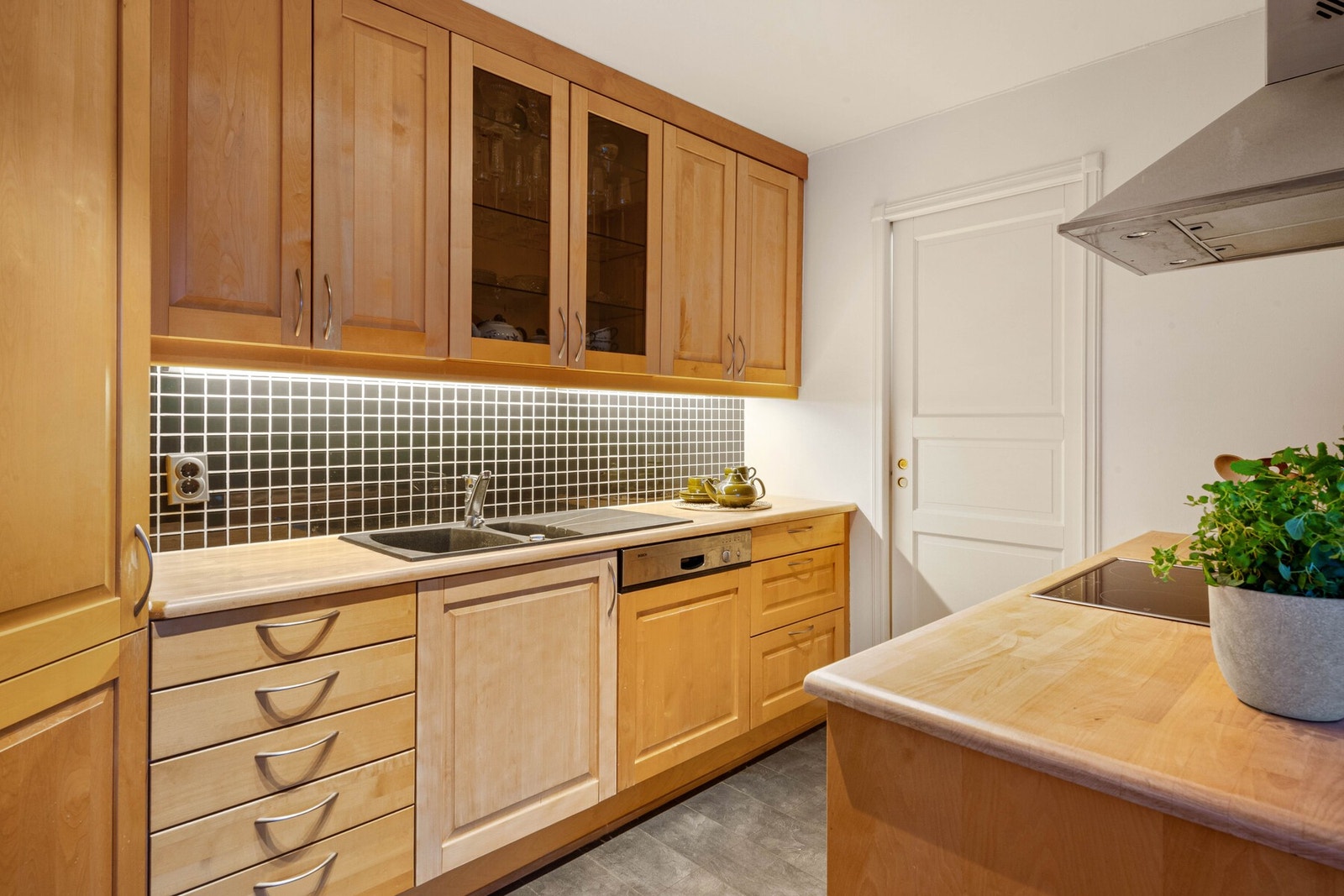 Skyvedør til grovkjøkkenet. Galleribilde