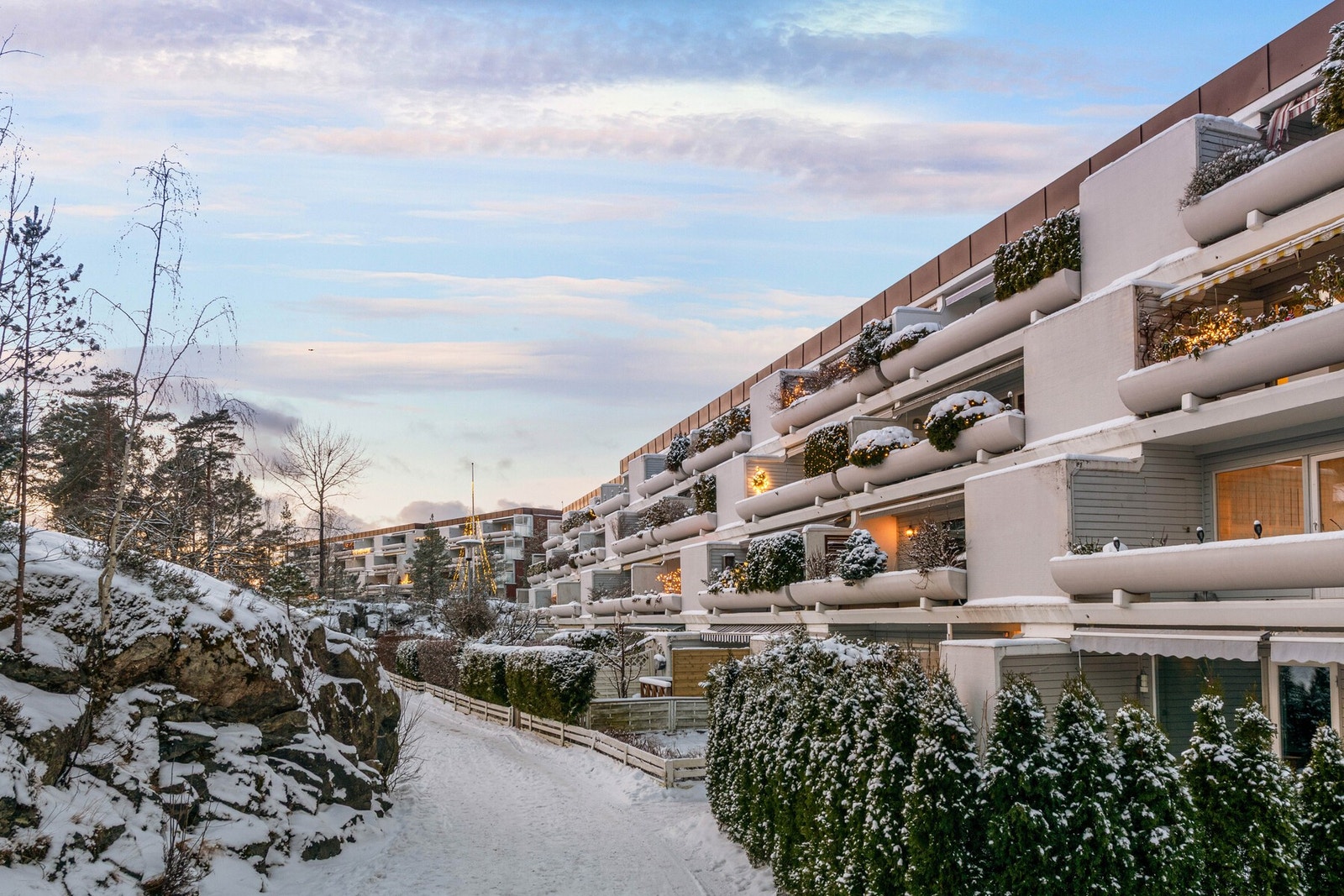 Bilfri adkomst vei. Nødvendig kjøring er tillatt. Galleribilde