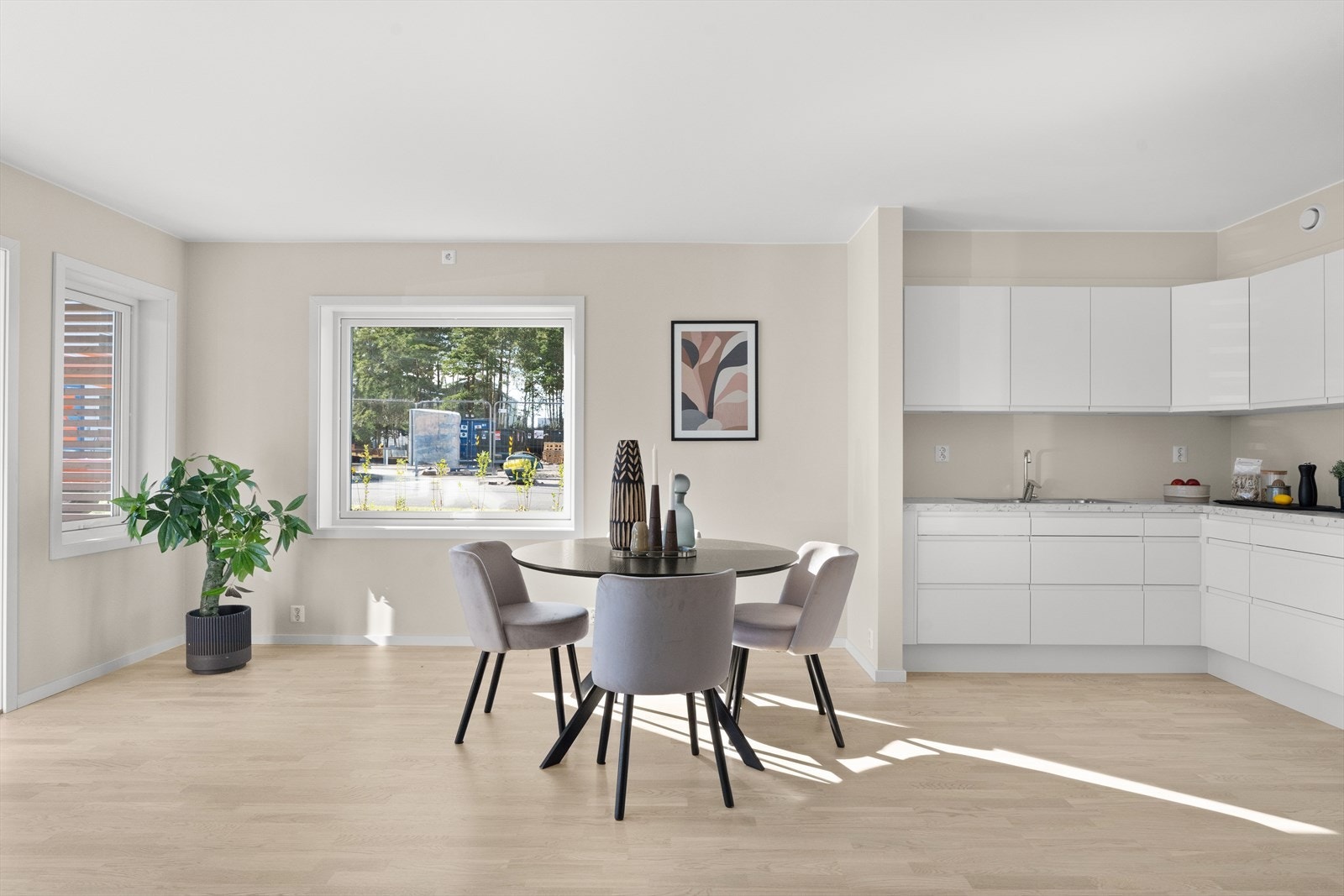 Det er lagt gulvvarme i stuen og på kjøkkenet. Galleribilde