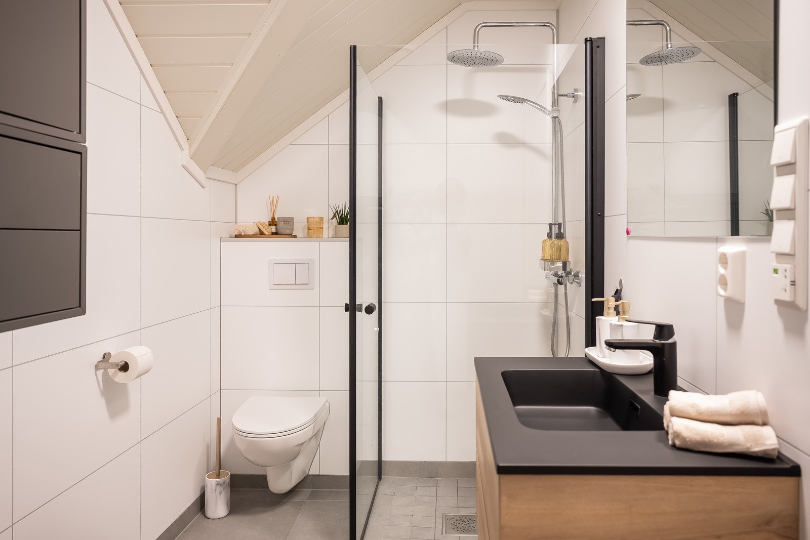 Badet er målt til 5,2m². Takstmann har ikke avdekket fukt på badet. Galleribilde