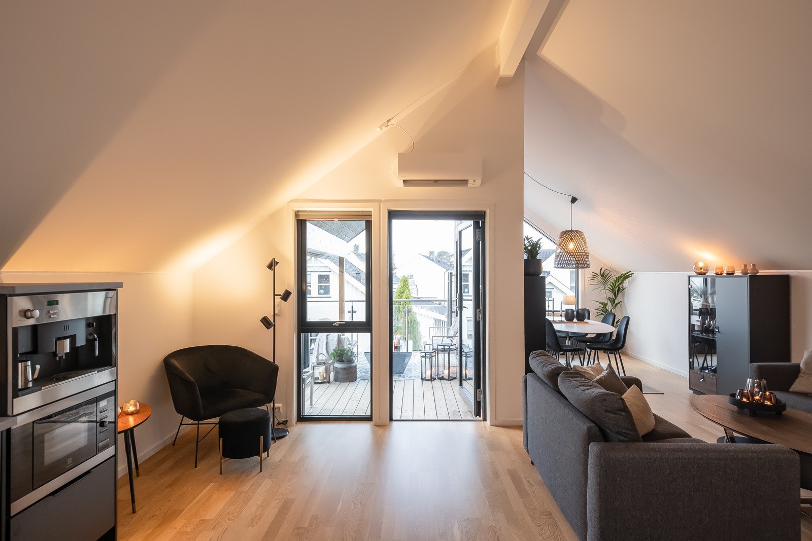 Leiligheten ble renovert i 2021 og fremstår jevnt over svært lekker Galleribilde