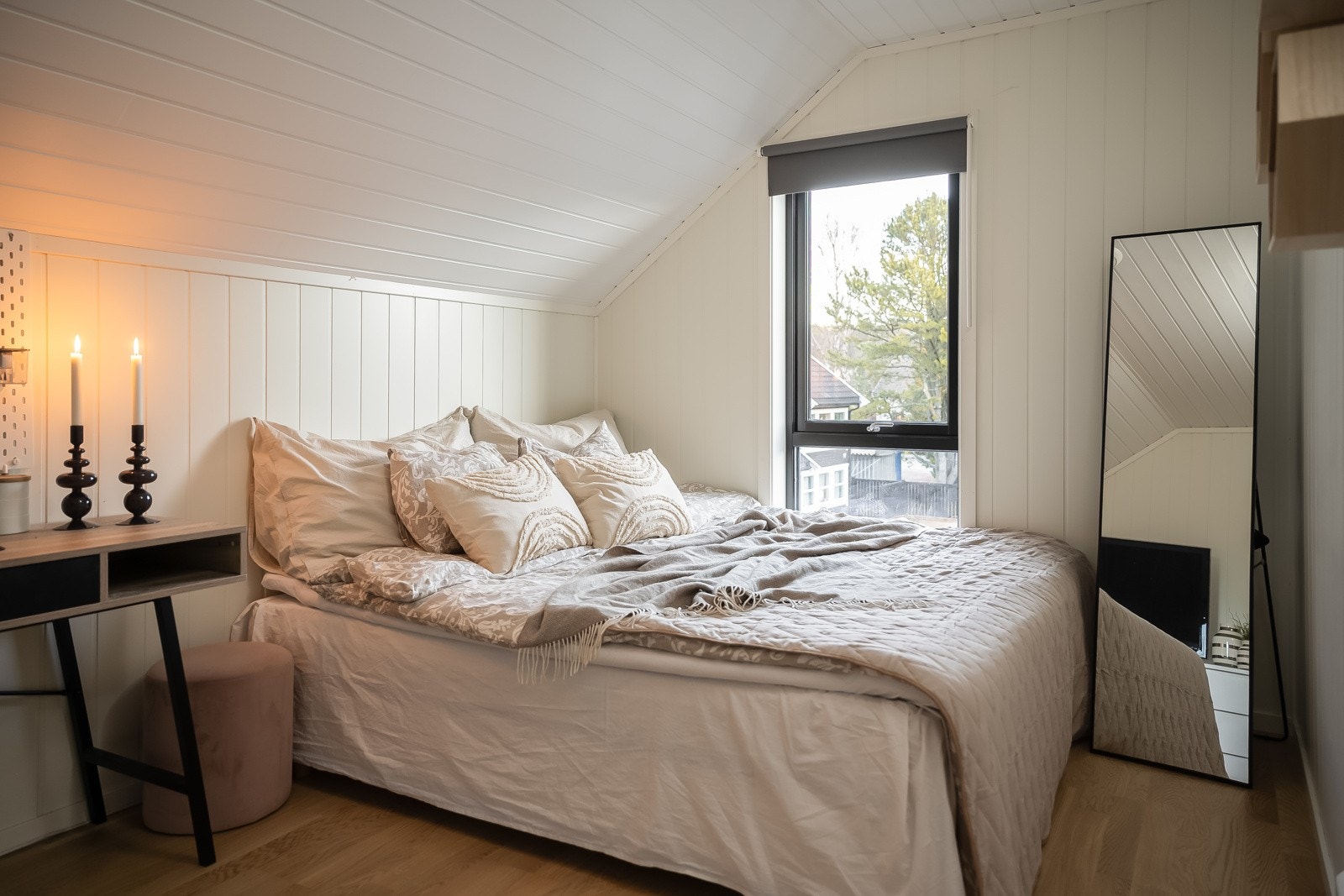 Leiligheten har 2 romslige soverom på hhv 10,9m² og 10,7m² Galleribilde