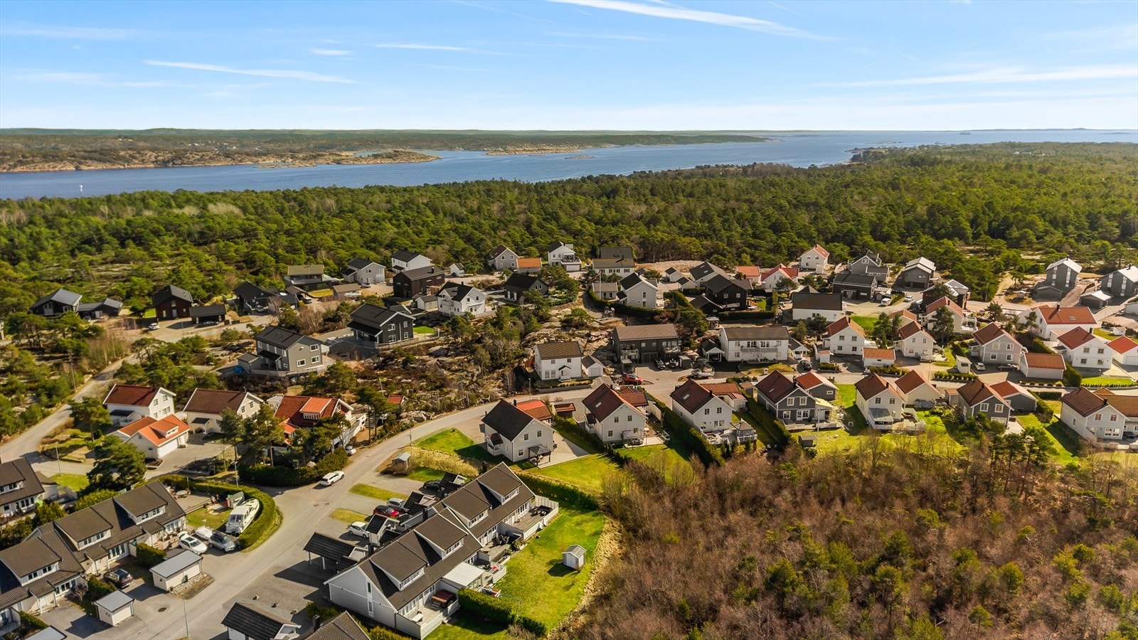 Eiendommen ligger på barnevennlig boligfelt, med gangavstand til barnehage, skole og idrettsanlegg! Galleribilde